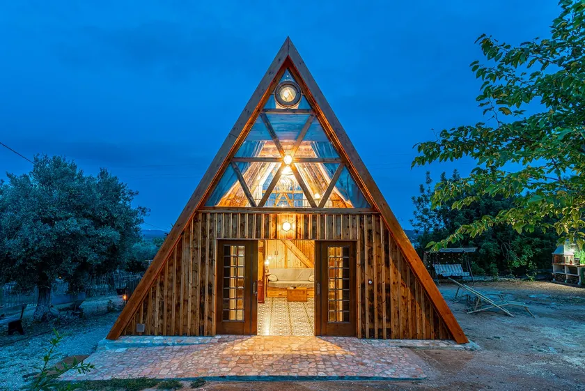 Tierra de Arte - Triangle Cabin - Image 1