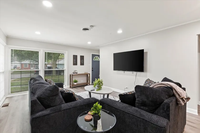 Modern 3BR Home w/ Huge Backyard | LCP Collection - Image 1