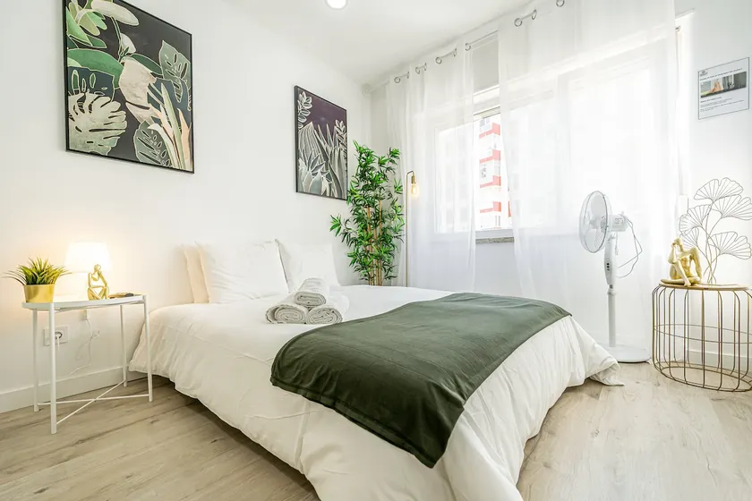 AMA Apt 16 min to Downtown Lisbon by train (4 pax) - Image 1