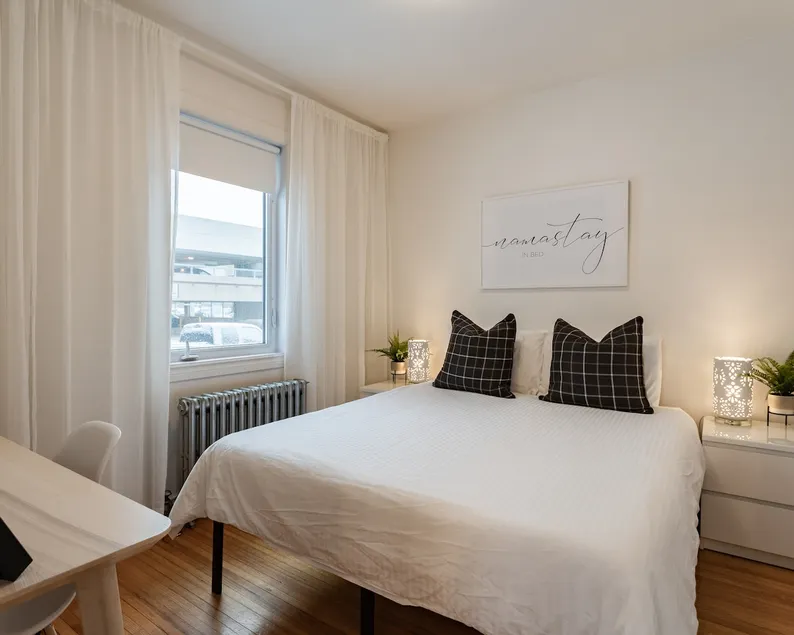 Home-Style 1BR Near HSC | Free Parking - Image 1