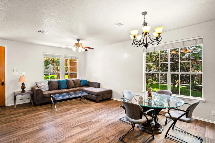 Quiet Spacious 4Beds@Six Flags - Image 1