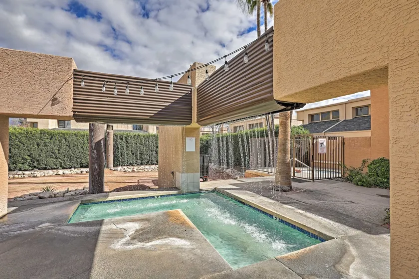Dog-Friendly Serene Townhome: Relax! Hike! Swim! - Image 1