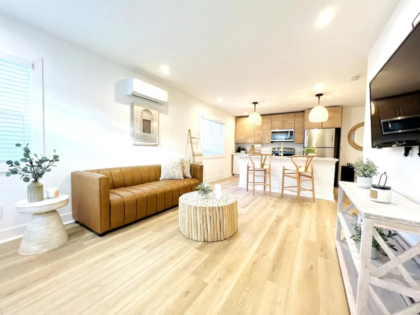 4169 beautiful retreat-New & Close to All! - Image 1