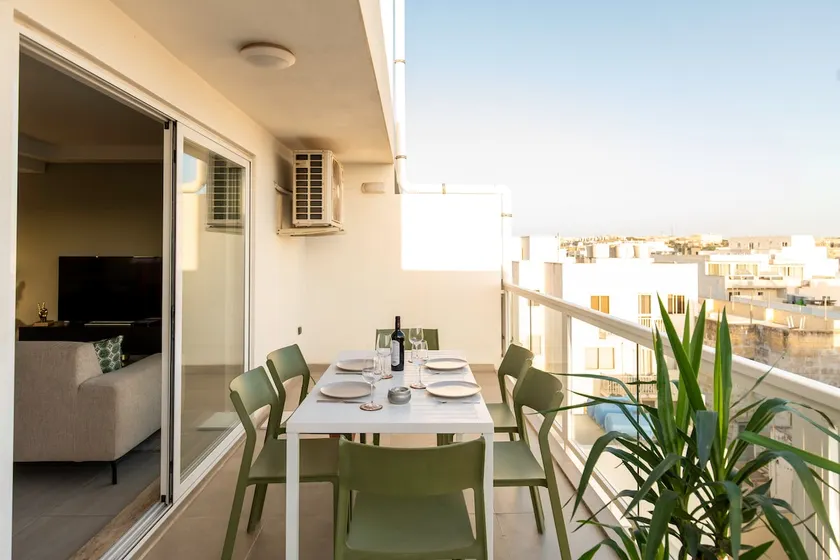 Modern 3BD Spacious Apartment with Terrace - Close to Yacht Marina - Image 1