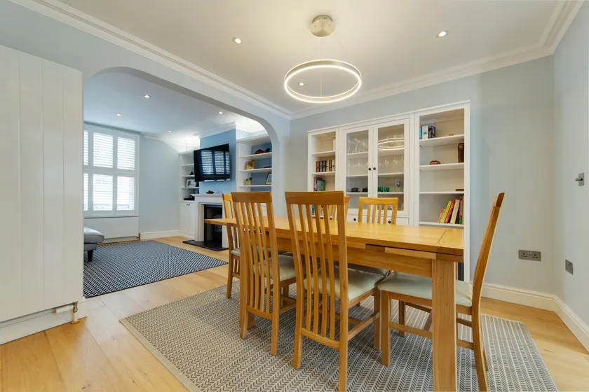 Pass the Keys Centrally located modern and spacious 3 Bed terrace - Image 1