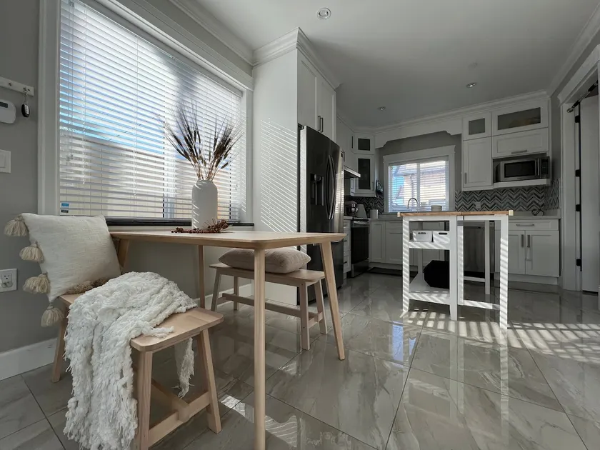 2BR/2BA in City 20 min to Downtown - Image 1