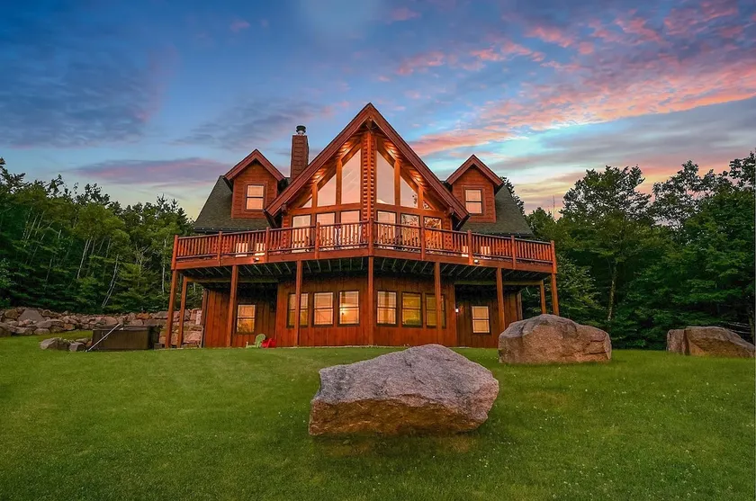 Wild View Lodge, Private Landscape, Hot Tub, 6 BDR - Image 1