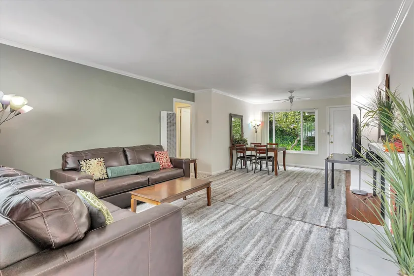 2 bedroom / 1 bath house, convenience and value - Image 1