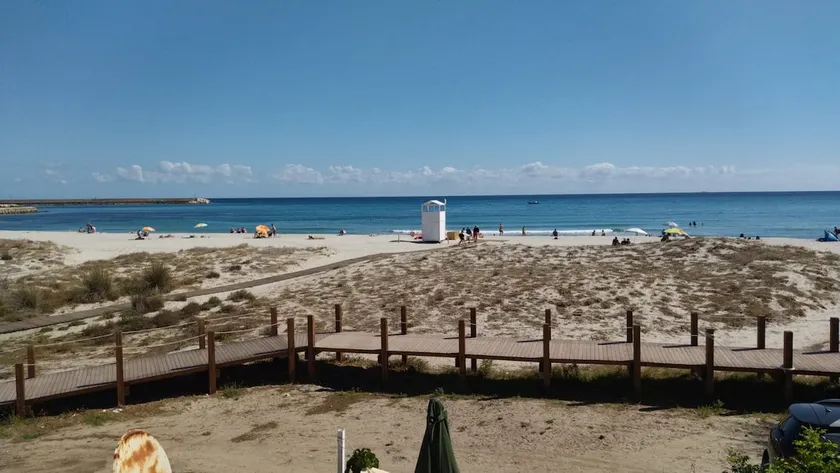 The terrace overlooking the sea - Image 1