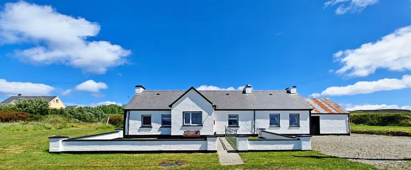 Teach Róisin-Traditional Irish holiday cottage in Malin Head. - Image 1