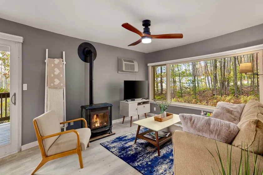 StoweAway | Minutes from Town | HotTub/Pool/Gym - Image 1