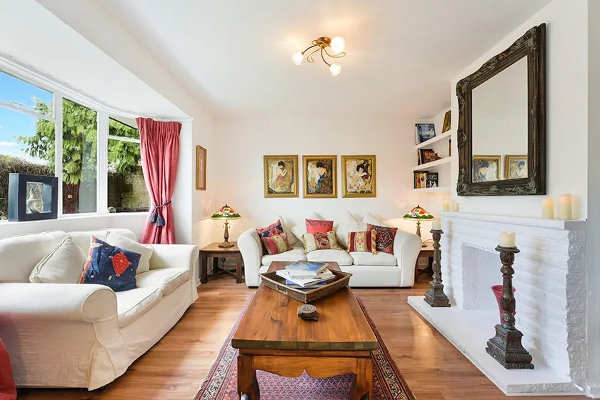 Hidden Cottage with Parking in Esher Surrey - Pass the Keys - Image 1