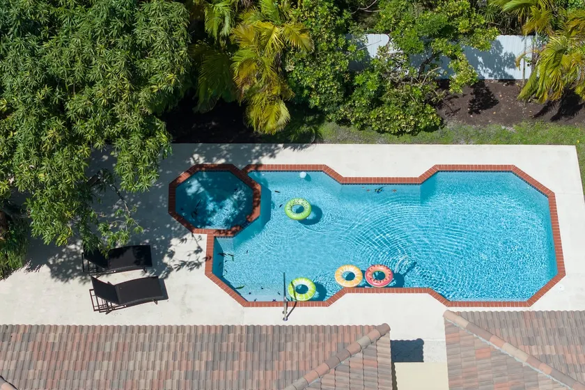 Pool & BBQ - 5BR/3 BTH - Miami Vacation - Image 1