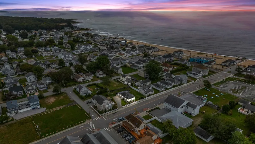 #35 - Beautiful 3 BR Beach Haven - Image 1