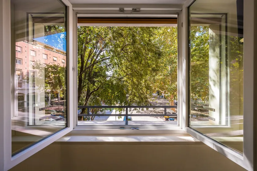 [Luxury & Secret View] - Swing in the Square - Image 1