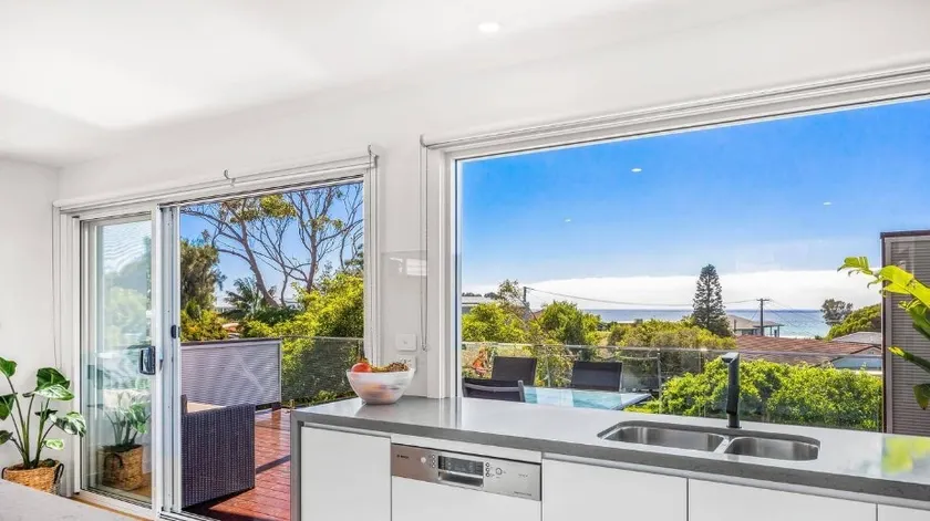 Lavish Home 4mins to the Beach Pet- Friendly House - Hosted by Canstay - Image 1