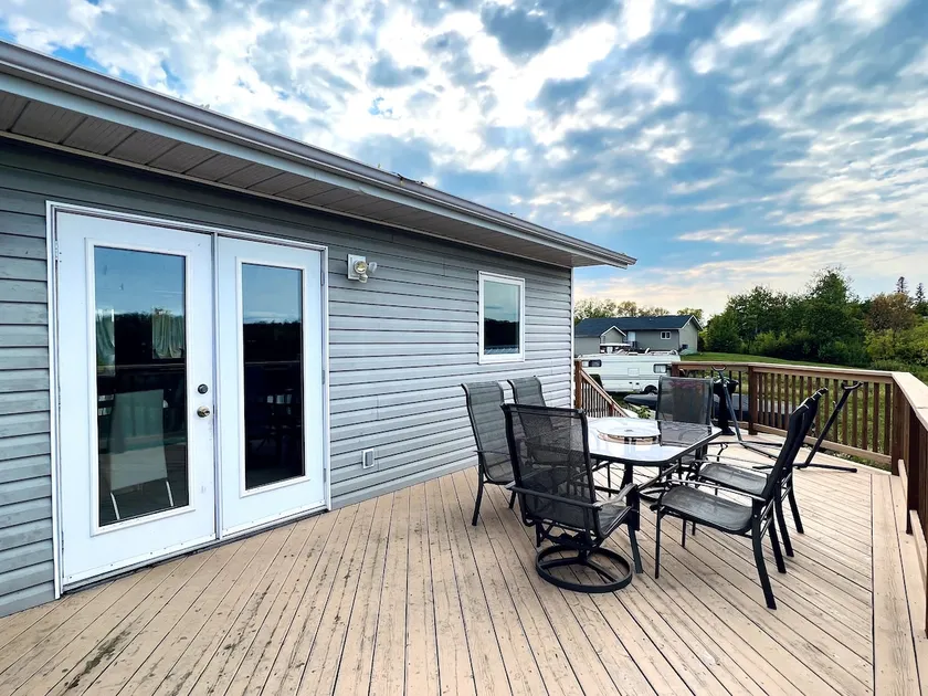Winnipeg Beach All Season Cottage - Image 1