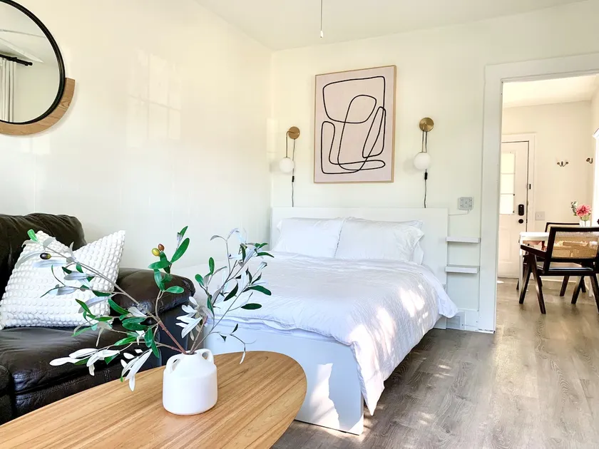 Washington Bright & Airy Studio - Image 1