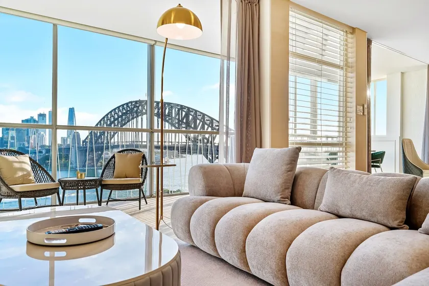 Sydney's Landmark Views from Luxury 2Bd Apt - Image 1