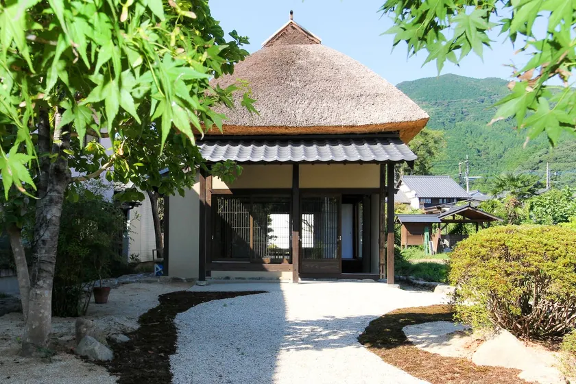 Akizuki Kayabuki Fireplace - Image 1