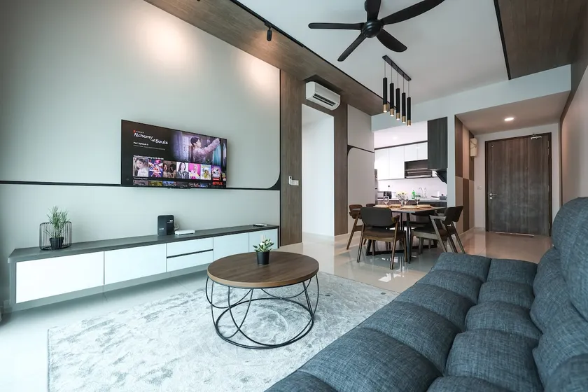 Luxe Suite w/balcony | 7pax | Sunway | Greenfield - Image 1