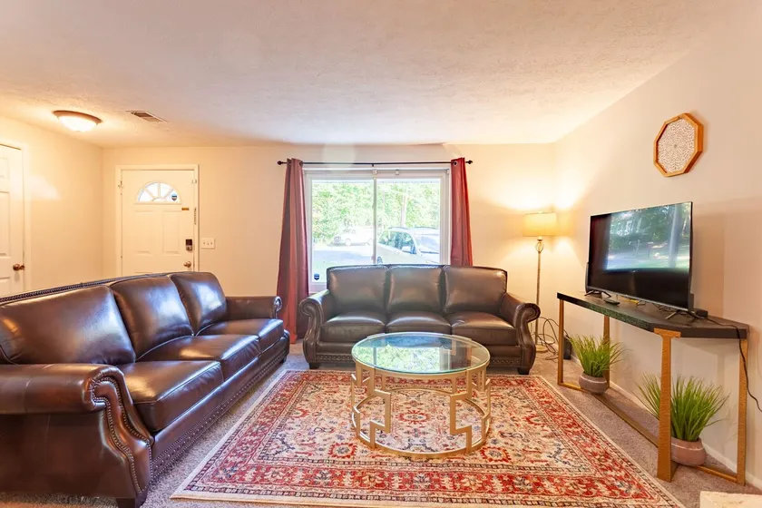 Serene home 9 mins from uptown! - Image 1