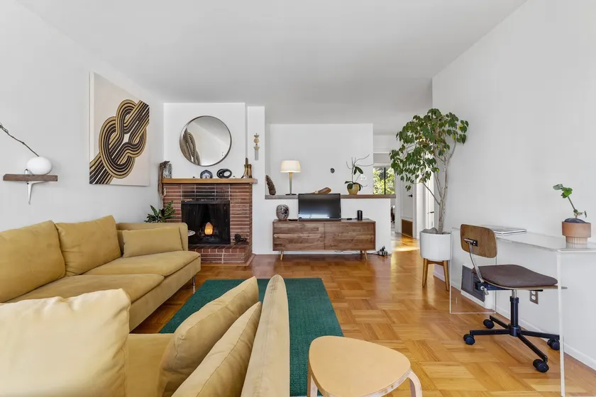 Two Bedroom Home Near the Freeway for Easy Access - Image 1