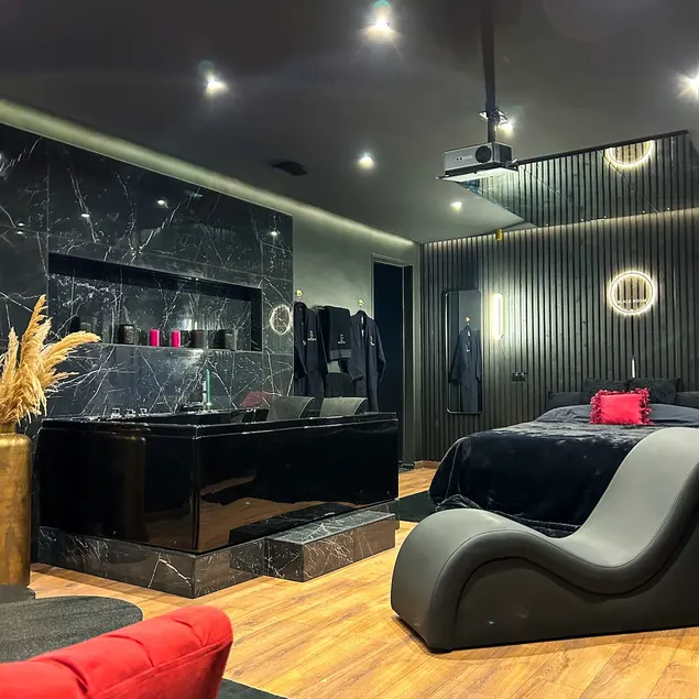 BLACK ROOM – Luxury Suite 50 Shades of Grey - Image 1