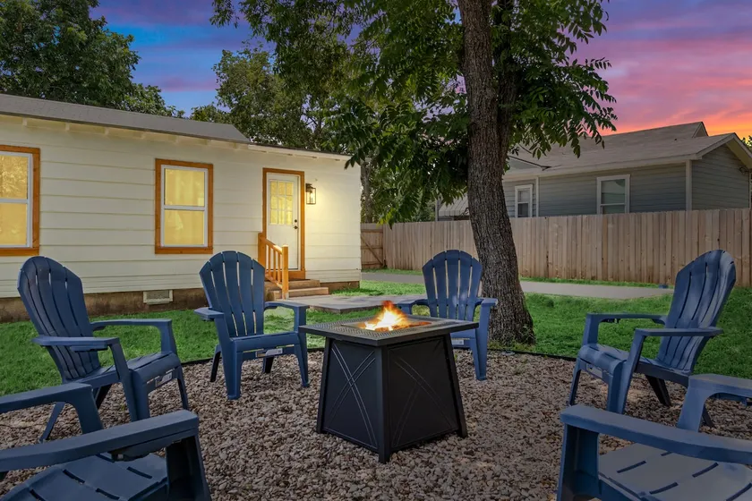 Summer Cottage + Large Yard + Firepit - Image 1