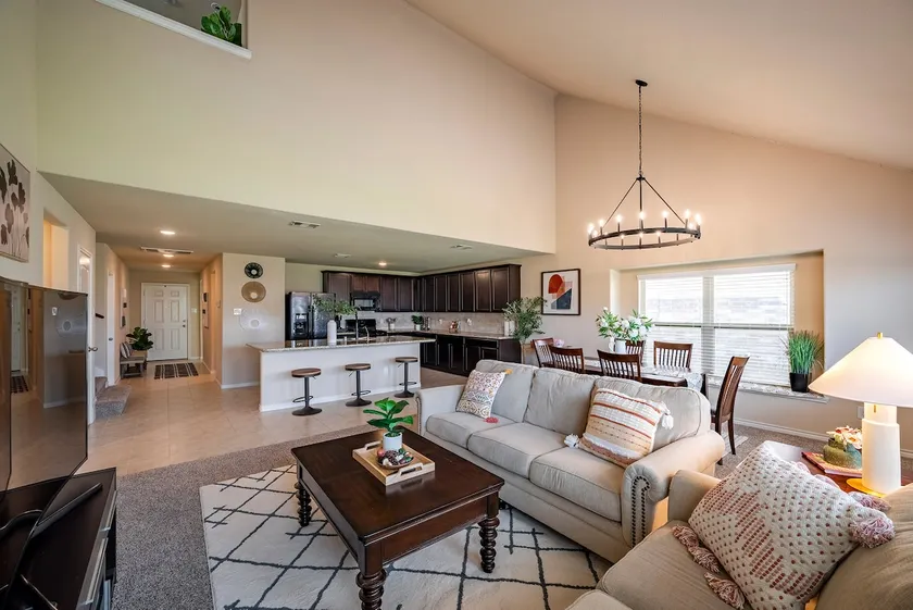 Gorgeous Spacious House in Central Richmond - Image 1