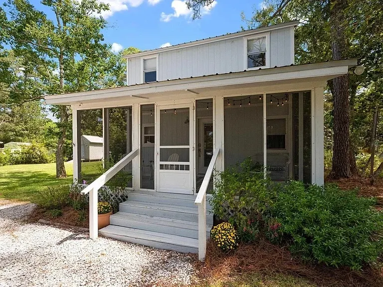 The Saltbox - House near Bay - Image 1
