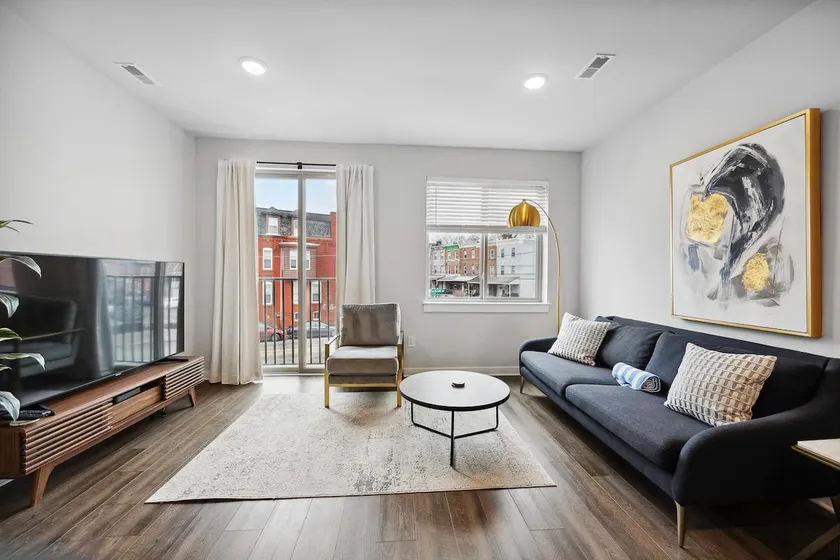3BR/3BA Luxury Condo Getaway w/ Parking - Image 1