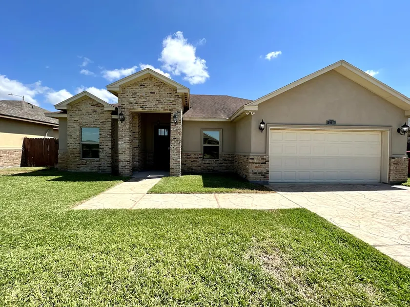 Golden Sanctuary/ Spacious 3 bed, 2 baths - Image 1