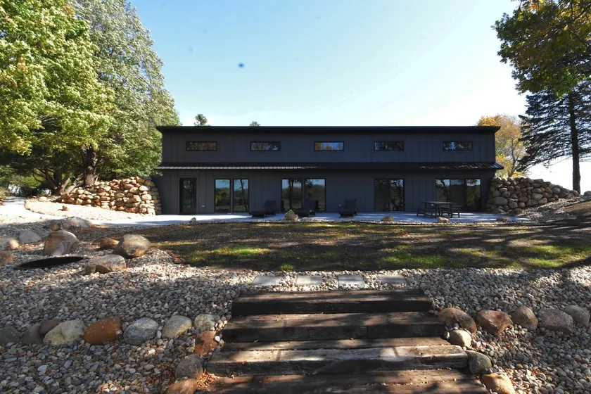 A River House Near Sioux Falls - Image 1
