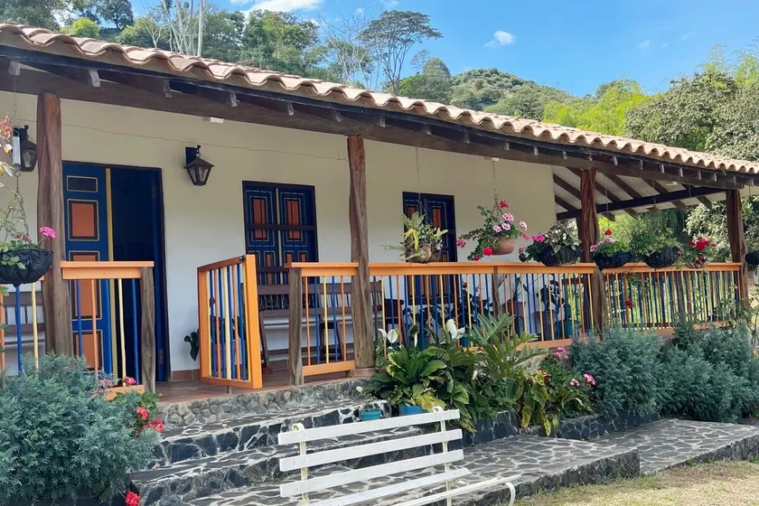 House Estate 12 min from Jericó Park - Image 1