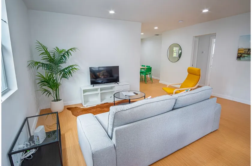 Serene 2BR1BA Residence in Peaceful San Antonio - Image 1