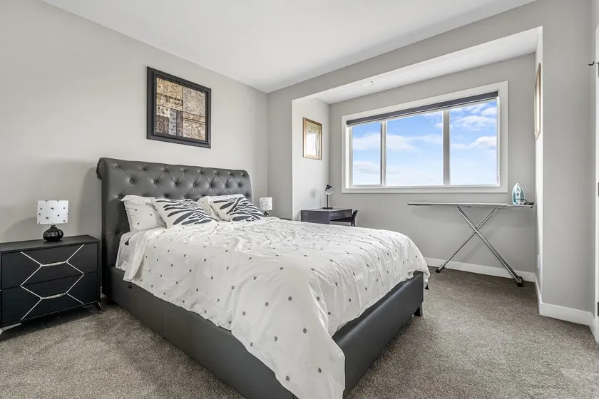 Sunny Walk-out Unit | Free Parking | Near Grocery - Image 1