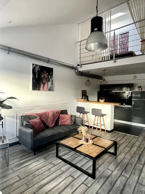 Ideal renovated & bright loft in the center - Image 1