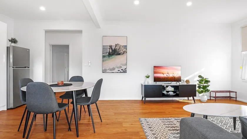 Nth Central 3Bed 2bath - Split Systems throughout! - Image 1