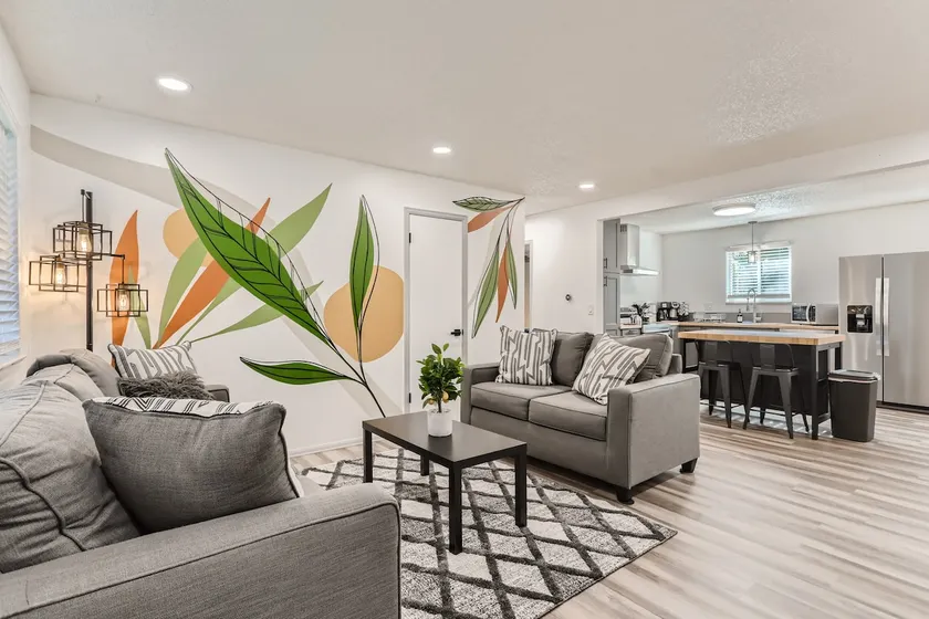Work Ready 2BR Pet Friendly Near Red Rocks Denver - Image 1