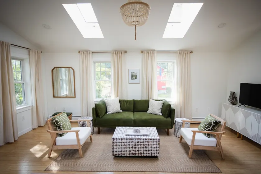 Downtown Sanctuary: Bright, Airy & Renovated - Image 1