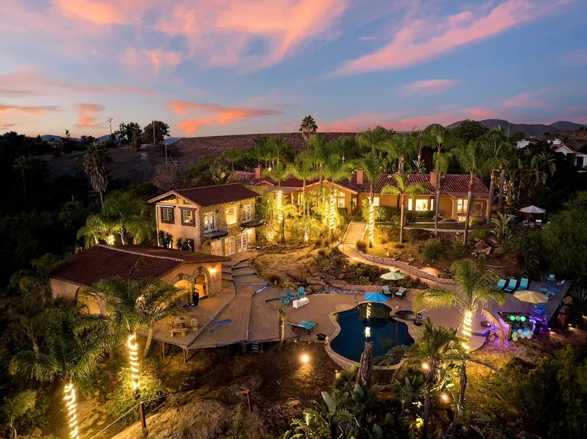 Tropical Resort 7 Bed 4 Acres - Image 1