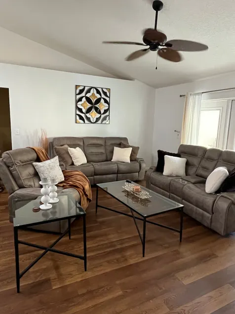 Spacious 4 Bed 2 Bath with fenced backyard ! - Image 1