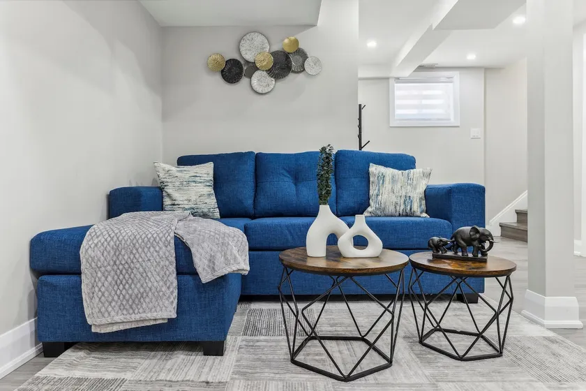 Urban Haven: Stylish BSMT 2B/1B+Office, Kitchen 5G - Image 1