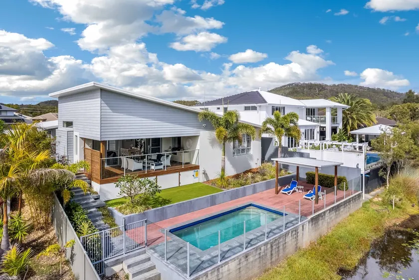 Cabarita Reef House - Pool, Lake, Beach & AC! - Image 1
