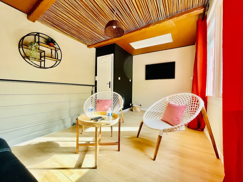 The Paika Suite - near tram, Downtown/Corum - Image 1