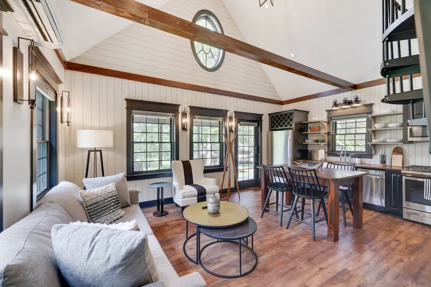 Cottage at the Laurels - Image 1