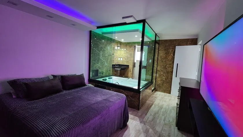 Entire space in the center/Jacuzzi/4 people - Image 1