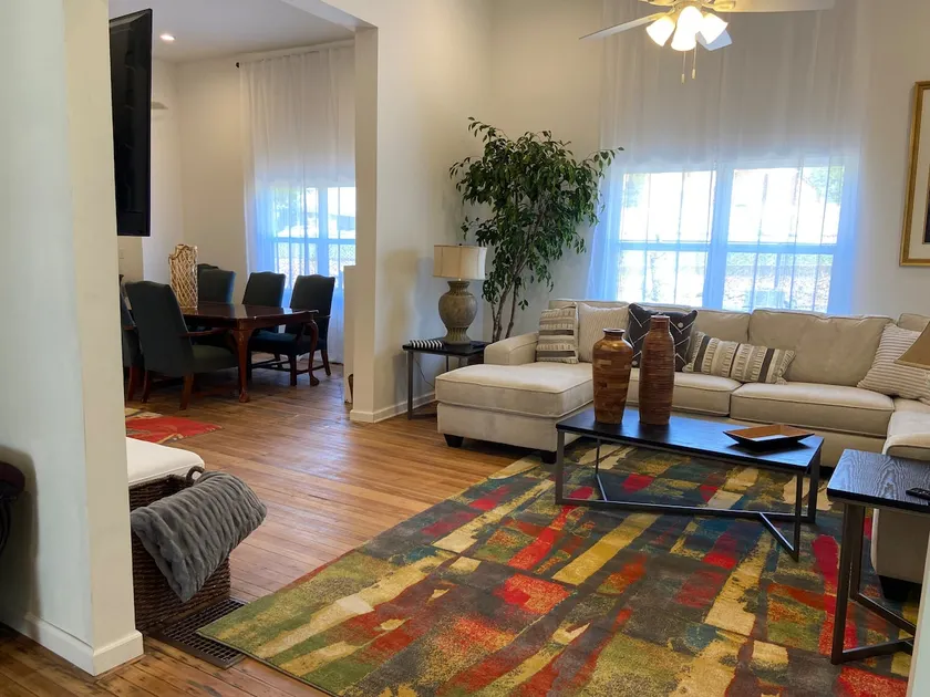Château Uptown by Immanuel Private 2 BR. - Image 1