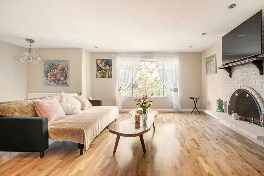 Warm and Welcoming Finhill Home with a Hot Sauna - Image 1